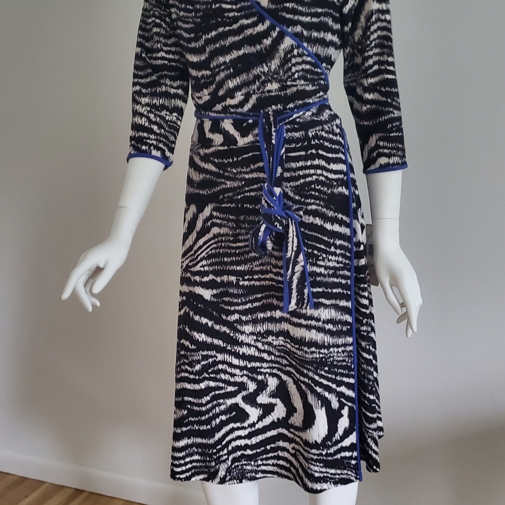 Dress - Picture 8 of 9